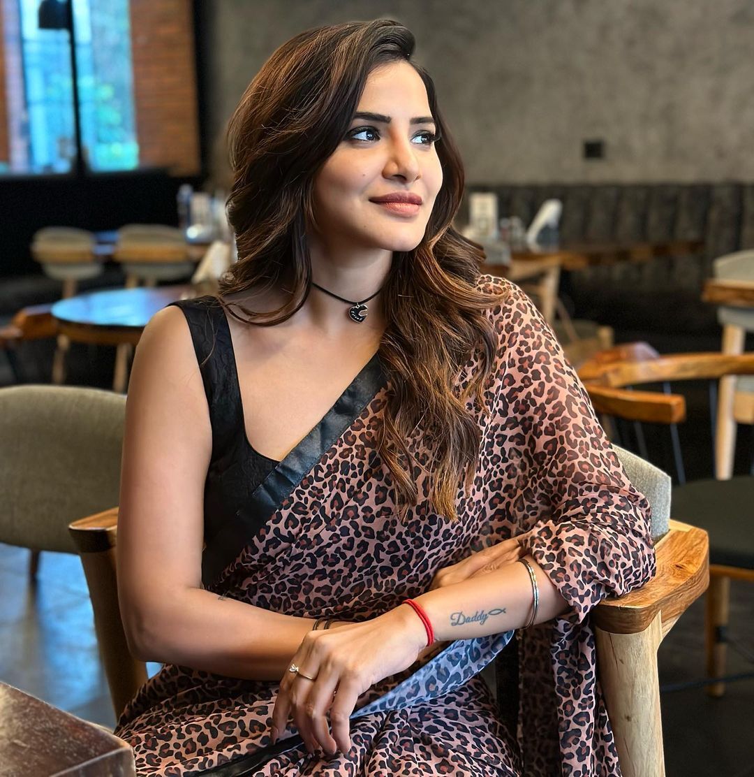 Perusha Reddy ఘాటు అందాలతో కుర్రాళ్ల గుండెల్లో హీటెక్కిస్తున్నఅషురెడ్డి.. | Ashu ...
