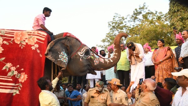  ಚೊಚ್ಚಲ ಬಳ್ಳಾರಿ ಉತ್ಸವದ ಅದ್ಧೂರಿ ಮೆರವಣಿಗೆಯ ಚಿತ್ರಗಳು
