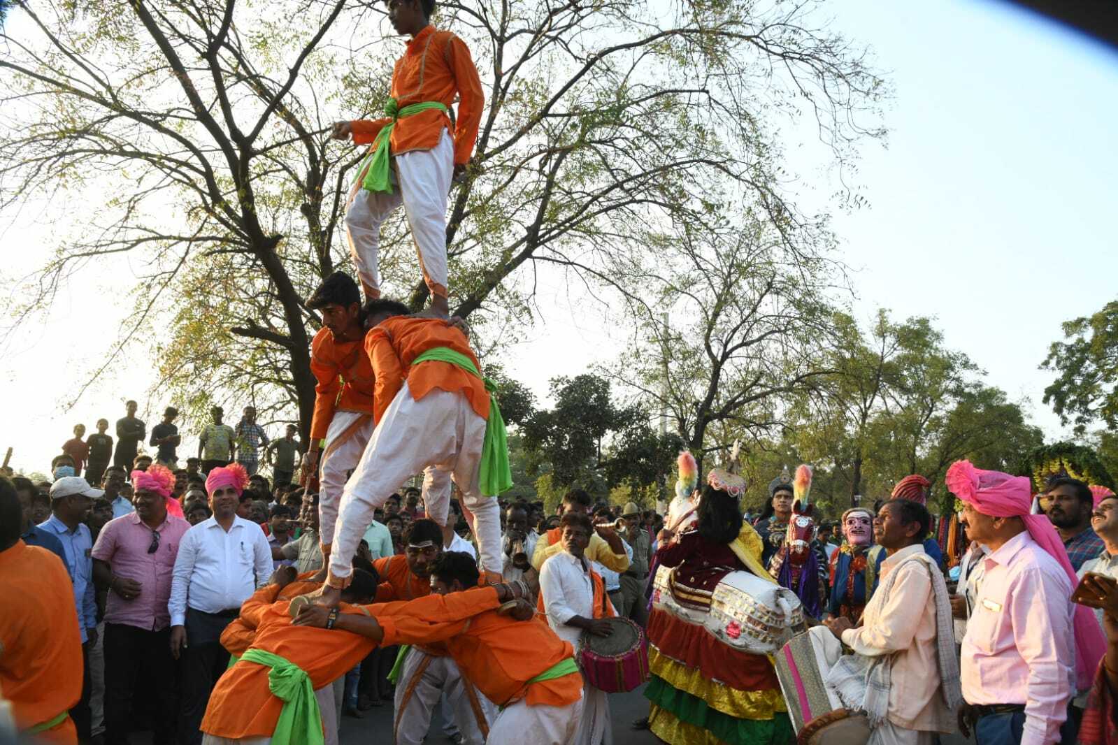  ಚೊಚ್ಚಲ ಬಳ್ಳಾರಿ ಉತ್ಸವದ ಅದ್ಧೂರಿ ಮೆರವಣಿಗೆಯ ಚಿತ್ರಗಳು