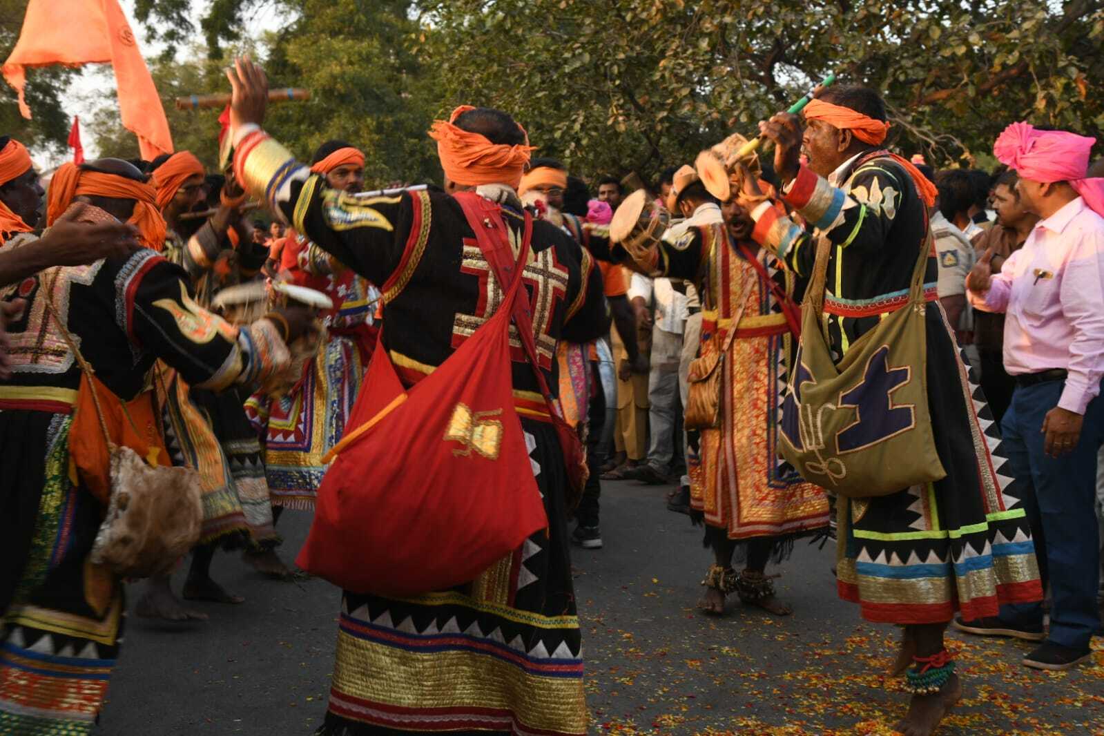  ಚೊಚ್ಚಲ ಬಳ್ಳಾರಿ ಉತ್ಸವದ ಅದ್ಧೂರಿ ಮೆರವಣಿಗೆಯ ಚಿತ್ರಗಳು