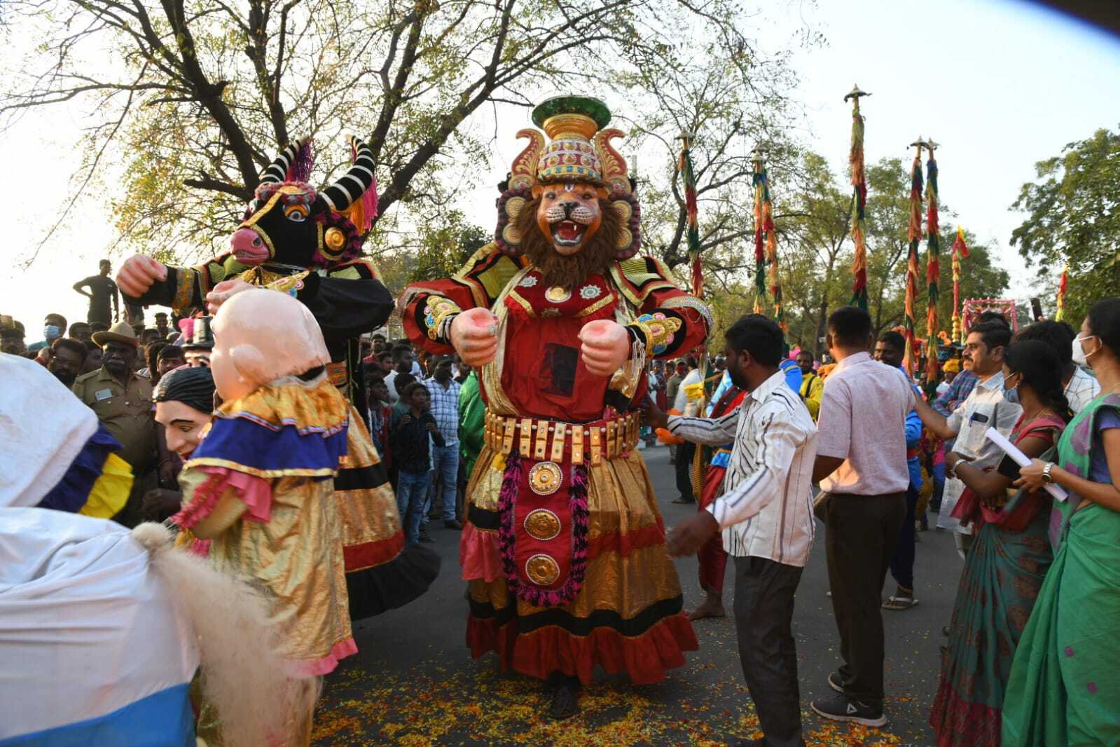  ಚೊಚ್ಚಲ ಬಳ್ಳಾರಿ ಉತ್ಸವದ ಅದ್ಧೂರಿ ಮೆರವಣಿಗೆಯ ಚಿತ್ರಗಳು