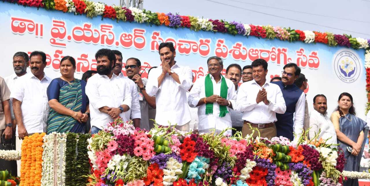 మూగ జీవాలకు మెరుగైన వైద్య సేవలు.. రెండో దశ వైఎస్సార్ సంచార పశు ఆరోగ్య సేవలను ప్రారంభించిన సీఎం జగన్