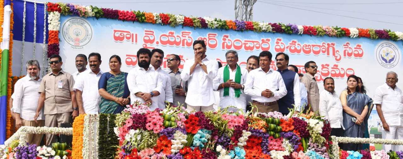 మూగ జీవాలకు మెరుగైన వైద్య సేవలు.. రెండో దశ వైఎస్సార్ సంచార పశు ఆరోగ్య సేవలను ప్రారంభించిన సీఎం జగన్