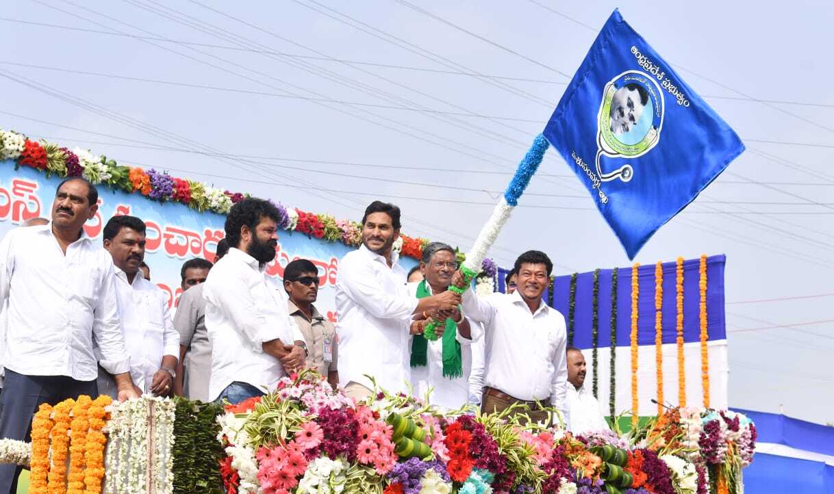 మూగ జీవాలకు మెరుగైన వైద్య సేవలు.. రెండో దశ వైఎస్సార్ సంచార పశు ఆరోగ్య సేవలను ప్రారంభించిన సీఎం జగన్