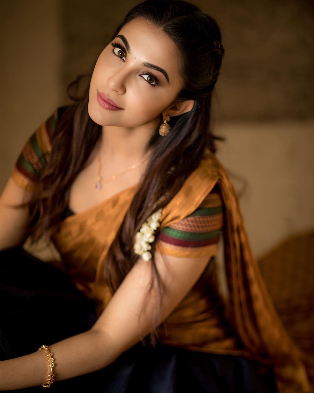 పార్వతీ నాయర్ పరువాల విందు.. కవ్వింపులతో కాక పట్టిస్తున్న బ్యూటీ