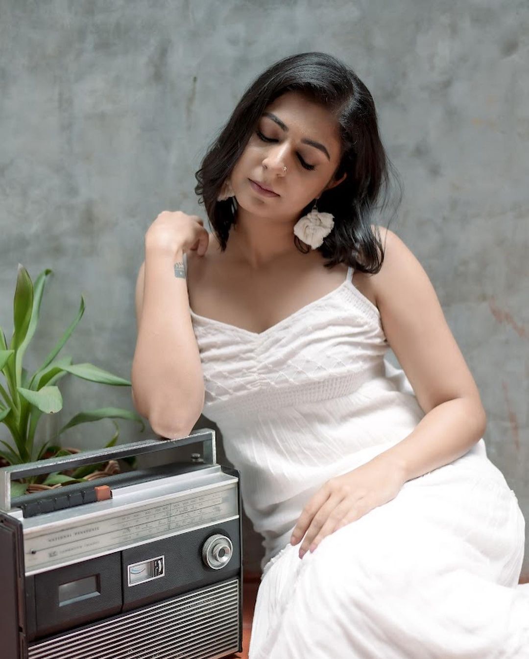 Leona Lishoy: സൂപ്പർ സ്റ്റൈലിഷ് ലുക്കിൽ ലിയോണ; ജിന്നിലെ താര കോശിയെ ഏറ്റെടുത്ത് ആരാധകർ, ചിത്രങ്ങൾ കാണാം