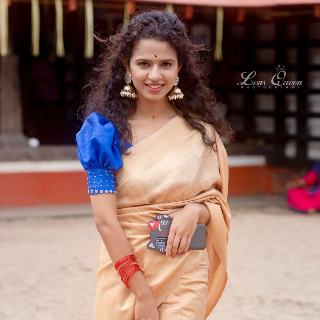 Meenakshi Raveendran: ബോള്‍ഡ് ആന്‍ഡ് ഗ്ലാമറസില്‍ മീനാക്ഷി; ഫോട്ടോ ഒരു രക്ഷയുമില്ലെന്ന് ആരാധകര്‍, വൈറല്‍