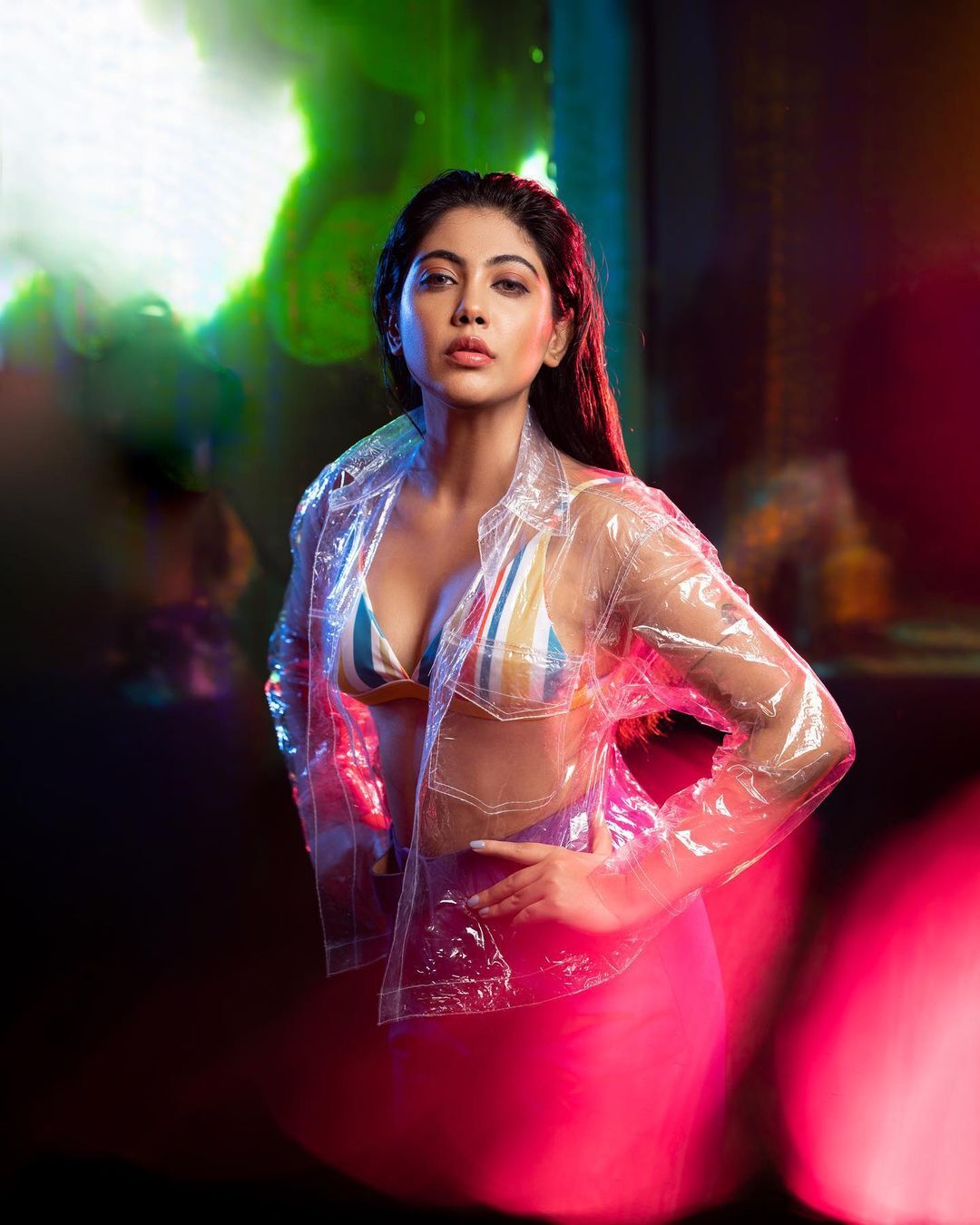 Nayana Elza: ട്രഡീഷണൽ‌ ‌ക്വീൻ... കറുപ്പ് സാരിയിൽ രവി വർമ ചിത്രം പോലെ നയന എൽസ!