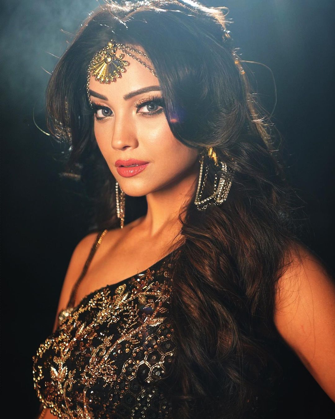 'नागिन' में फिर बदलेगा Adaa Khan का लुक, लेटेस्ट आउटफिट की तस्वीरें ...