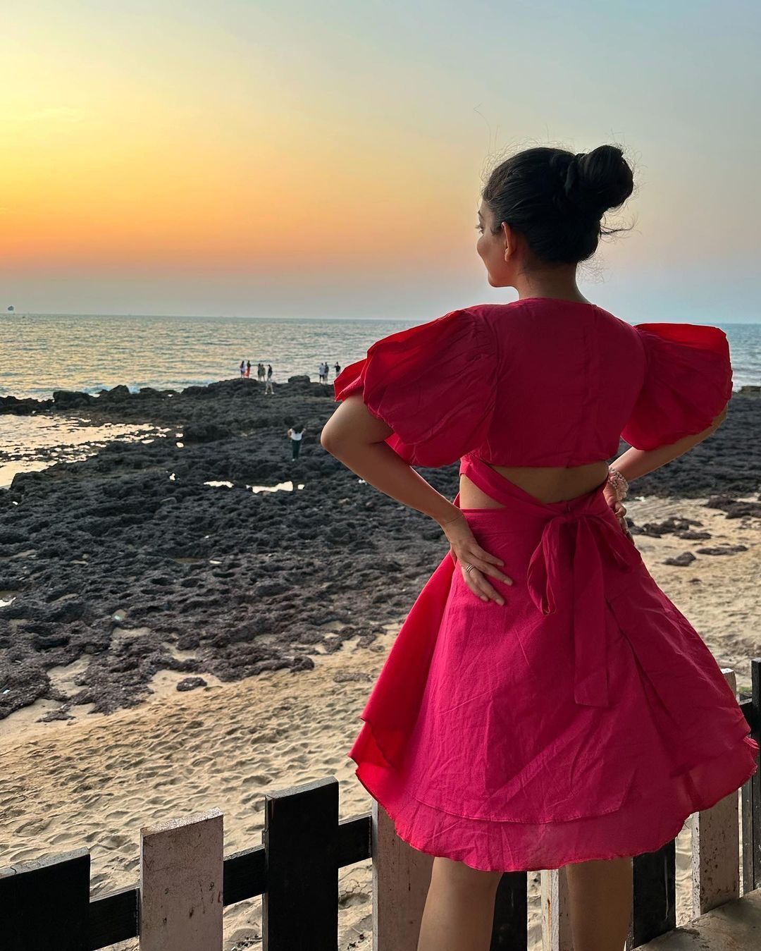 Ahaana: ഗോവയില്‍ തിമിർത്താടി അഹാന കൃഷ്ണ: പതിവ് മുടക്കാതെ കമന്റ് ബോക്സില്‍ 'ചൊറിച്ചില്‍'