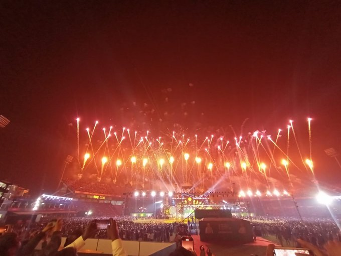 ରଙ୍ଗିନ୍‌ ଆତସବାଜିରେ ଝଲସିଲା ବାରବାଟୀ ଆକାଶ