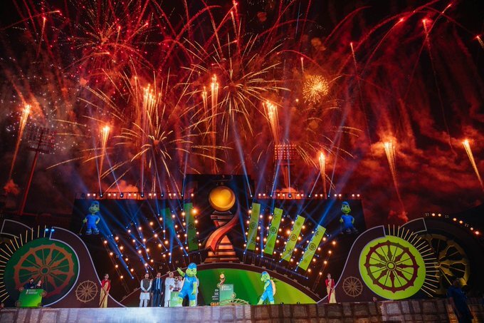 ରଙ୍ଗିନ୍‌ ଆତସବାଜିରେ ଝଲସିଲା ବାରବାଟୀ ଆକାଶ