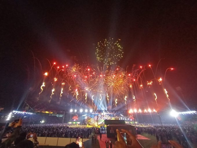 ରଙ୍ଗିନ୍‌ ଆତସବାଜିରେ ଝଲସିଲା ବାରବାଟୀ ଆକାଶ