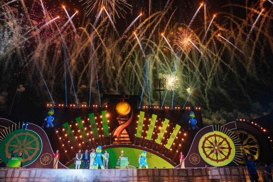 ରଙ୍ଗିନ୍‌ ଆତସବାଜିରେ ଝଲସିଲା ବାରବାଟୀ ଆକାଶ