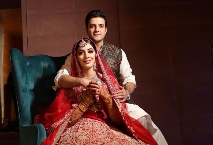   IAS Athar Aamir की बेगम महरीन ने शेयर की लेटेस्ट फोटो, लोगों ने पूछा कब दे रही हैं Good news ? 