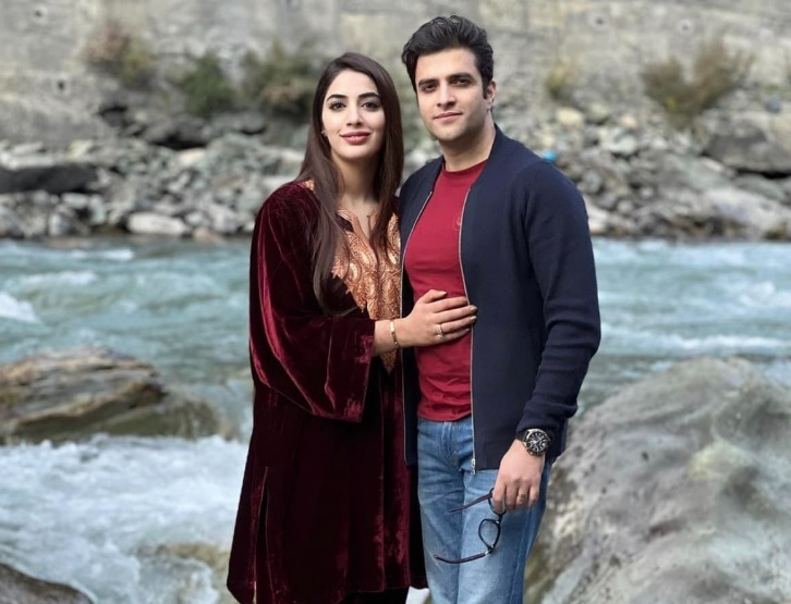   IAS Athar Aamir की बेगम महरीन ने शेयर की लेटेस्ट फोटो, लोगों ने पूछा कब दे रही हैं Good news ? 