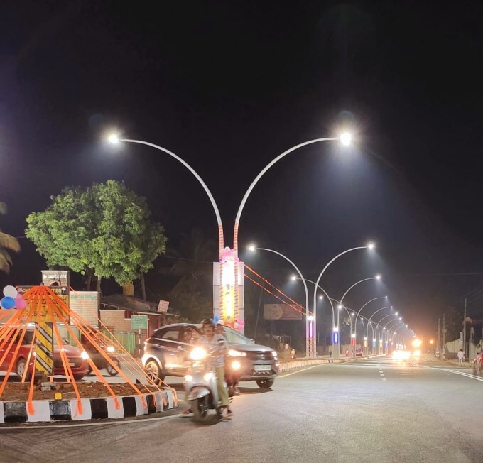 ಕಣ್ಮನ ಸೆಳೆಯುತ್ತಿವೆ ಶಿರಸಿ ಪಟ್ಟಣದ ರಸ್ತೆಯ ಬೀದಿದೀಪಗಳು