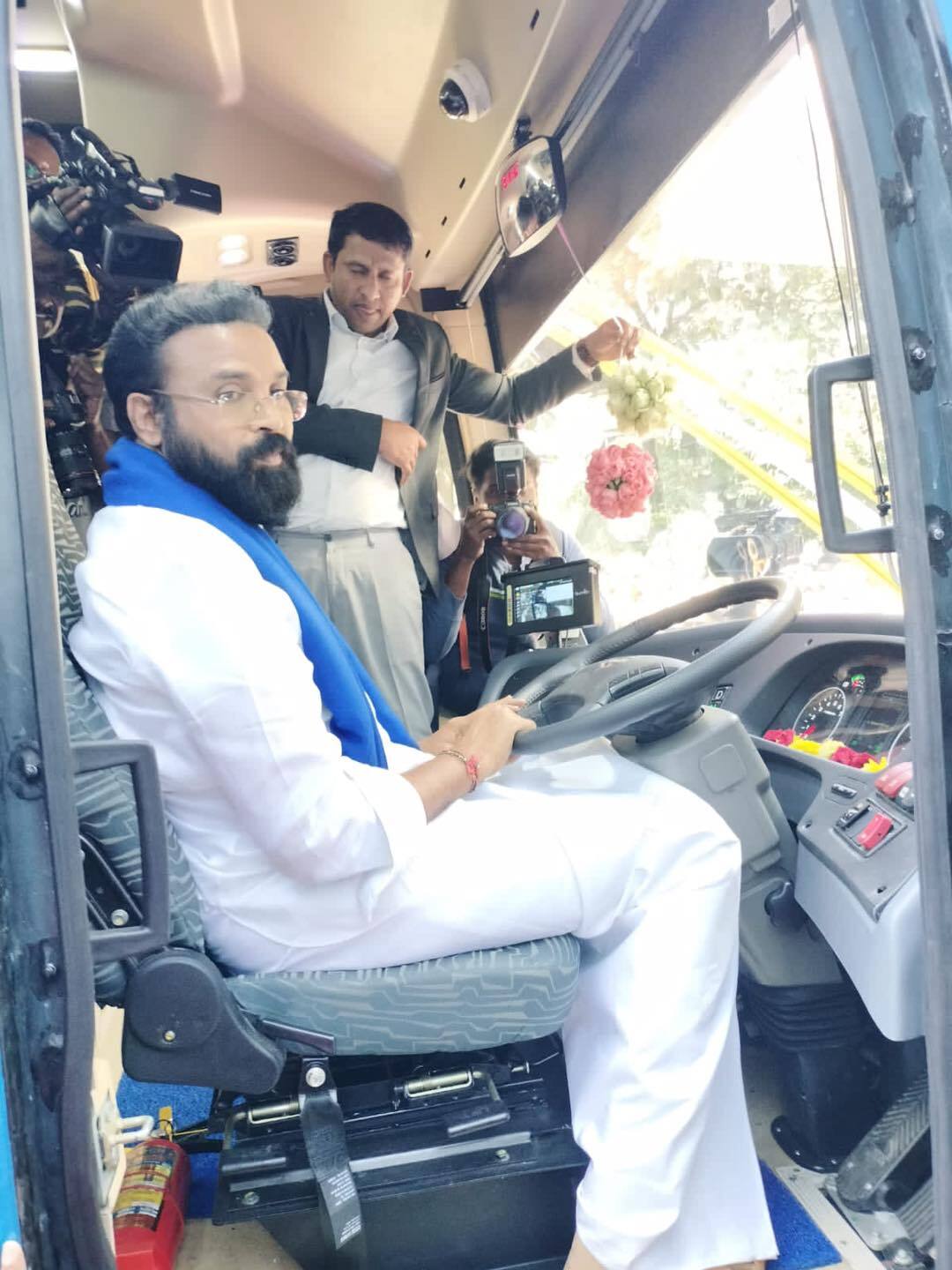  KSRTC e bus: ಬೆಂಗಳೂರಿನಲ್ಲಿ ಎಲೆಕ್ಟ್ರಿಕ್ ಬಸ್‌ ಚಾಲನೆ ಮಾಡಿದ ಸಚಿವ ಶ್ರೀ ರಾಮುಲು  