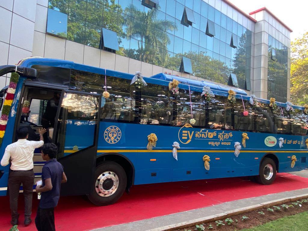  KSRTC e bus: ಬೆಂಗಳೂರಿನಲ್ಲಿ ಎಲೆಕ್ಟ್ರಿಕ್ ಬಸ್‌ ಚಾಲನೆ ಮಾಡಿದ ಸಚಿವ ಶ್ರೀ ರಾಮುಲು  