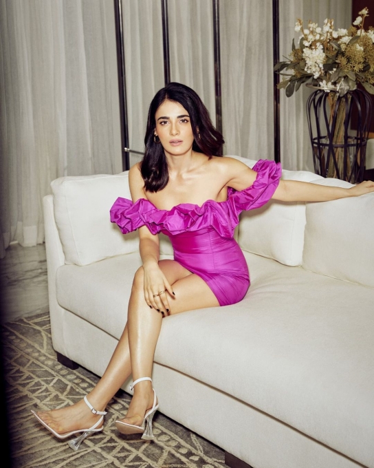 photos : குட்டி கவுனில் தாறுமாறாக போஸ் கொடுத்த ராதிகா மதன்.. அசரவைக்கும் நச் க்ளிக்ஸ் இதோ!