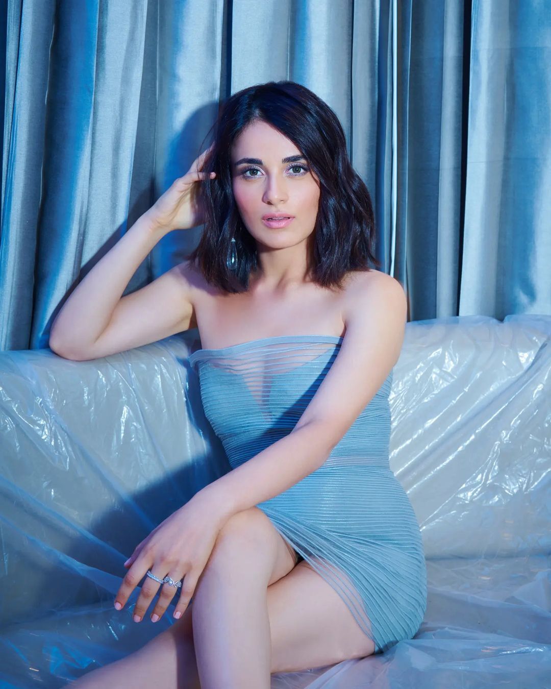 photos : குட்டி கவுனில் தாறுமாறாக போஸ் கொடுத்த ராதிகா மதன்.. அசரவைக்கும் நச் க்ளிக்ஸ் இதோ!