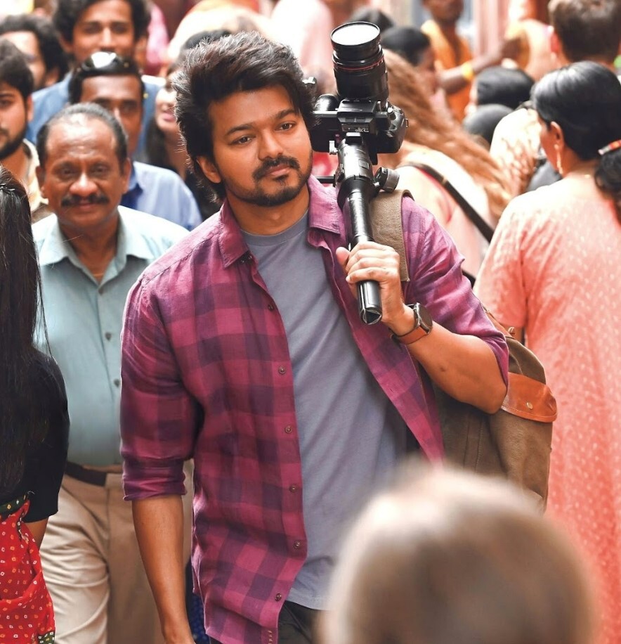 PHOTOS : ரசிகர்களை மெர்சல் செய்த 'வாரிசு' ட்ரைலர்.. விஜய் சொன்ன பஞ்ச் டயலாக்கை கவனிச்சீங்களா!