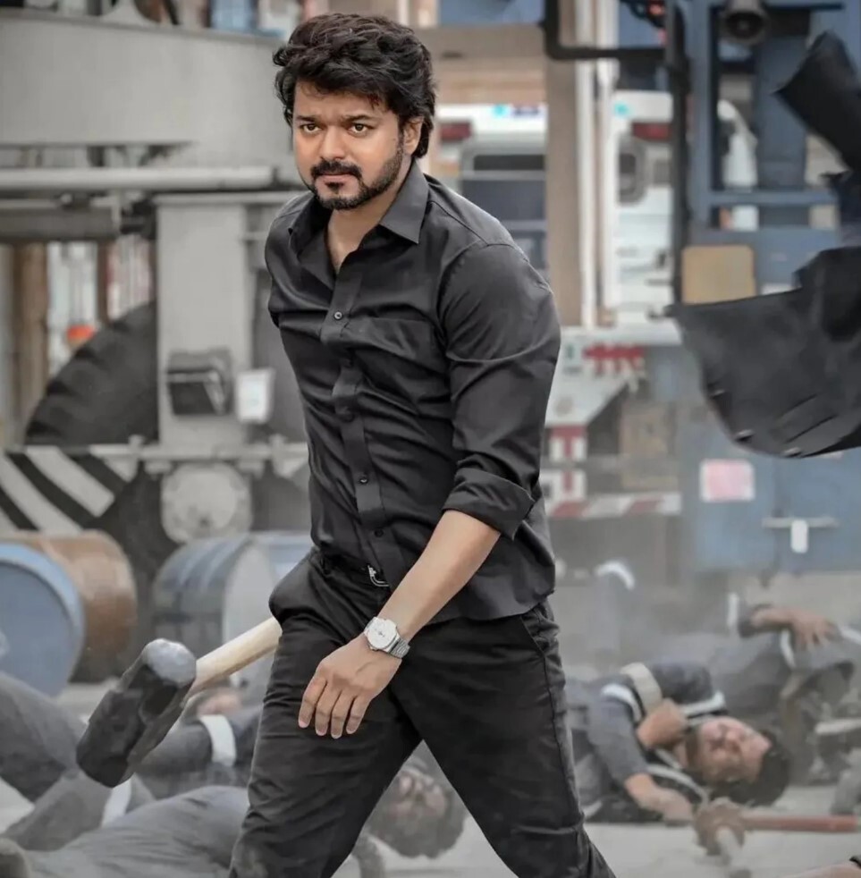 PHOTOS : ரசிகர்களை மெர்சல் செய்த 'வாரிசு' ட்ரைலர்.. விஜய் சொன்ன பஞ்ச் டயலாக்கை கவனிச்சீங்களா!