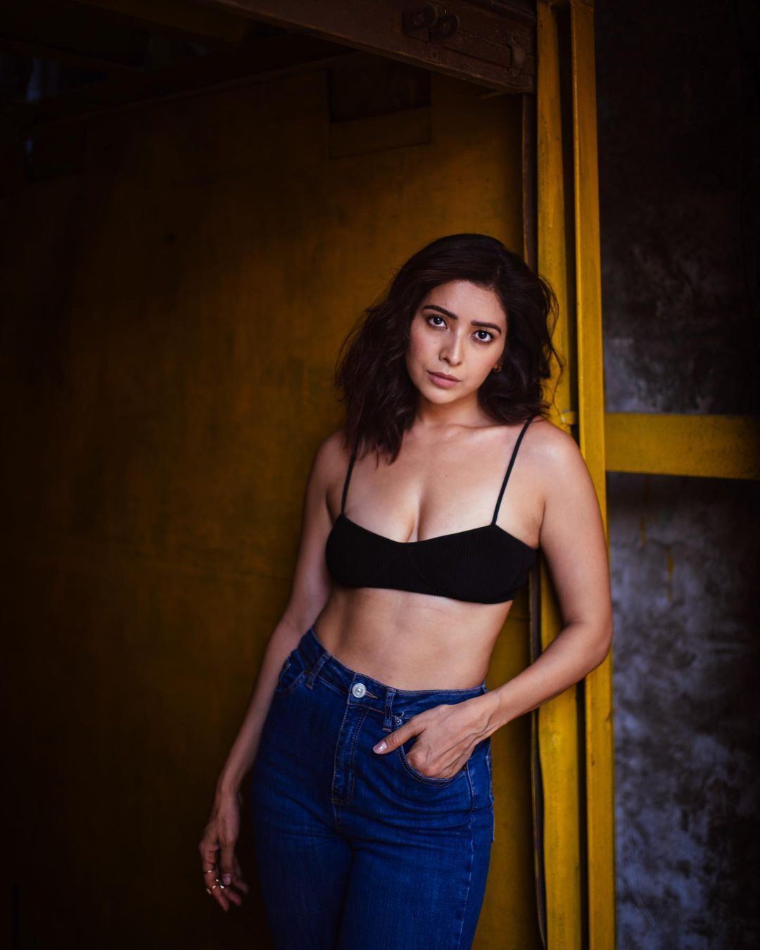 Photos: ब्रा पहनकर आशा नेगी ने तोड़ी बोल्डनेस की हदें, फैंस बोले- 'संस्कार मिट्टी में मिला दिए'