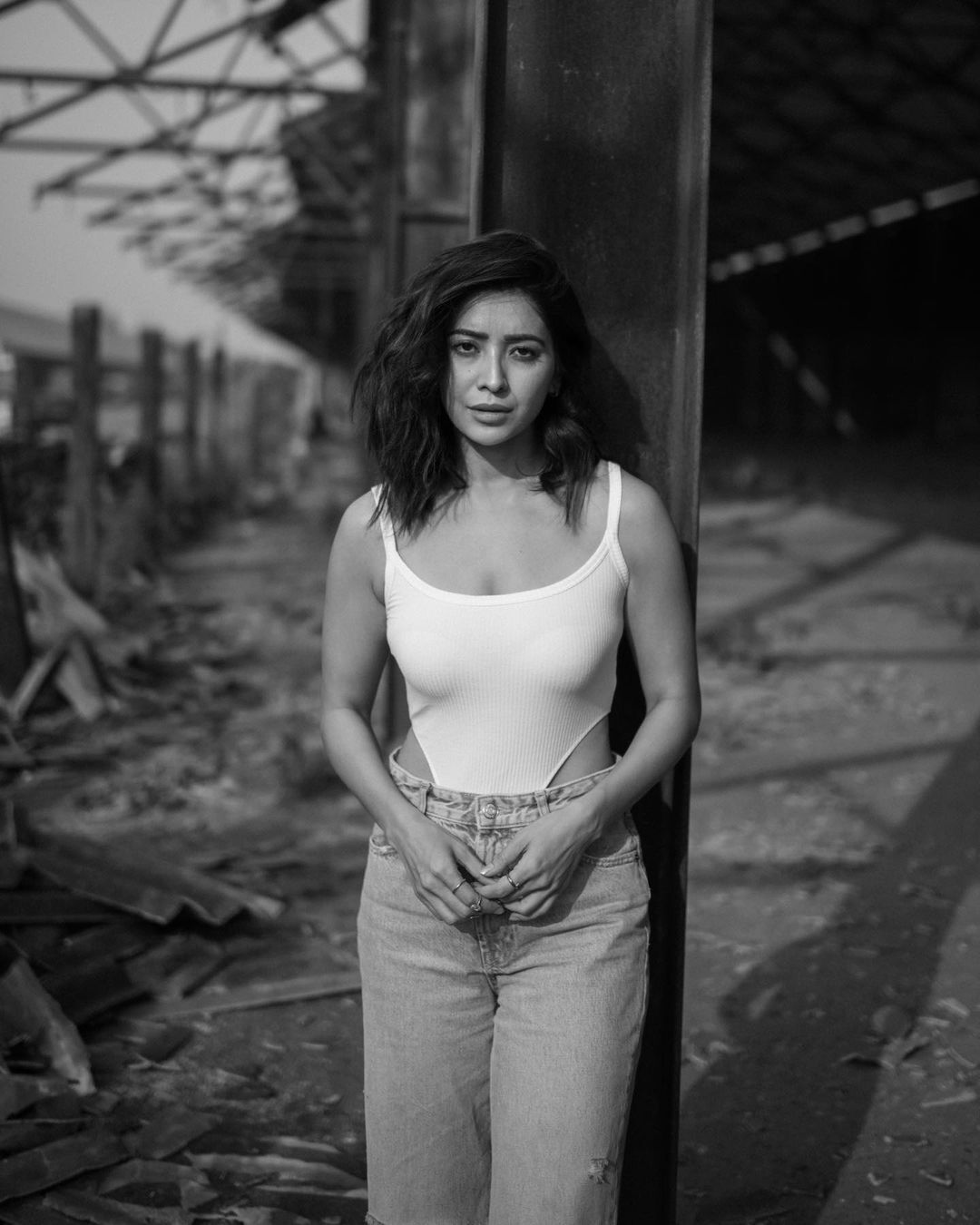 Photos: ब्रा पहनकर आशा नेगी ने तोड़ी बोल्डनेस की हदें, फैंस बोले- 'संस्कार मिट्टी में मिला दिए'