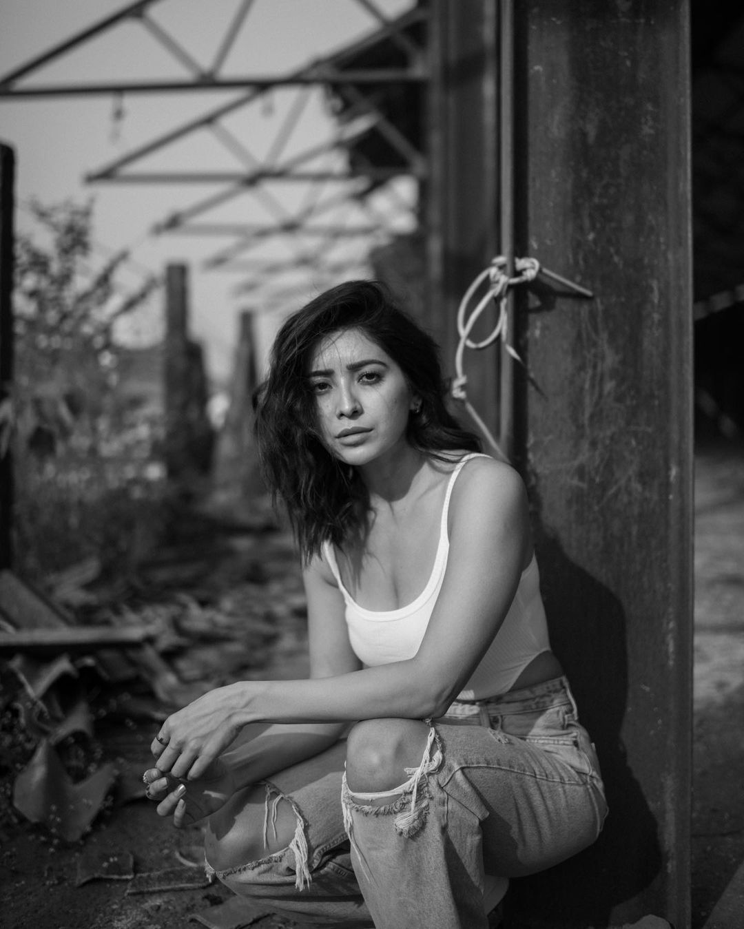 Photos: ब्रा पहनकर आशा नेगी ने तोड़ी बोल्डनेस की हदें, फैंस बोले- 'संस्कार मिट्टी में मिला दिए'