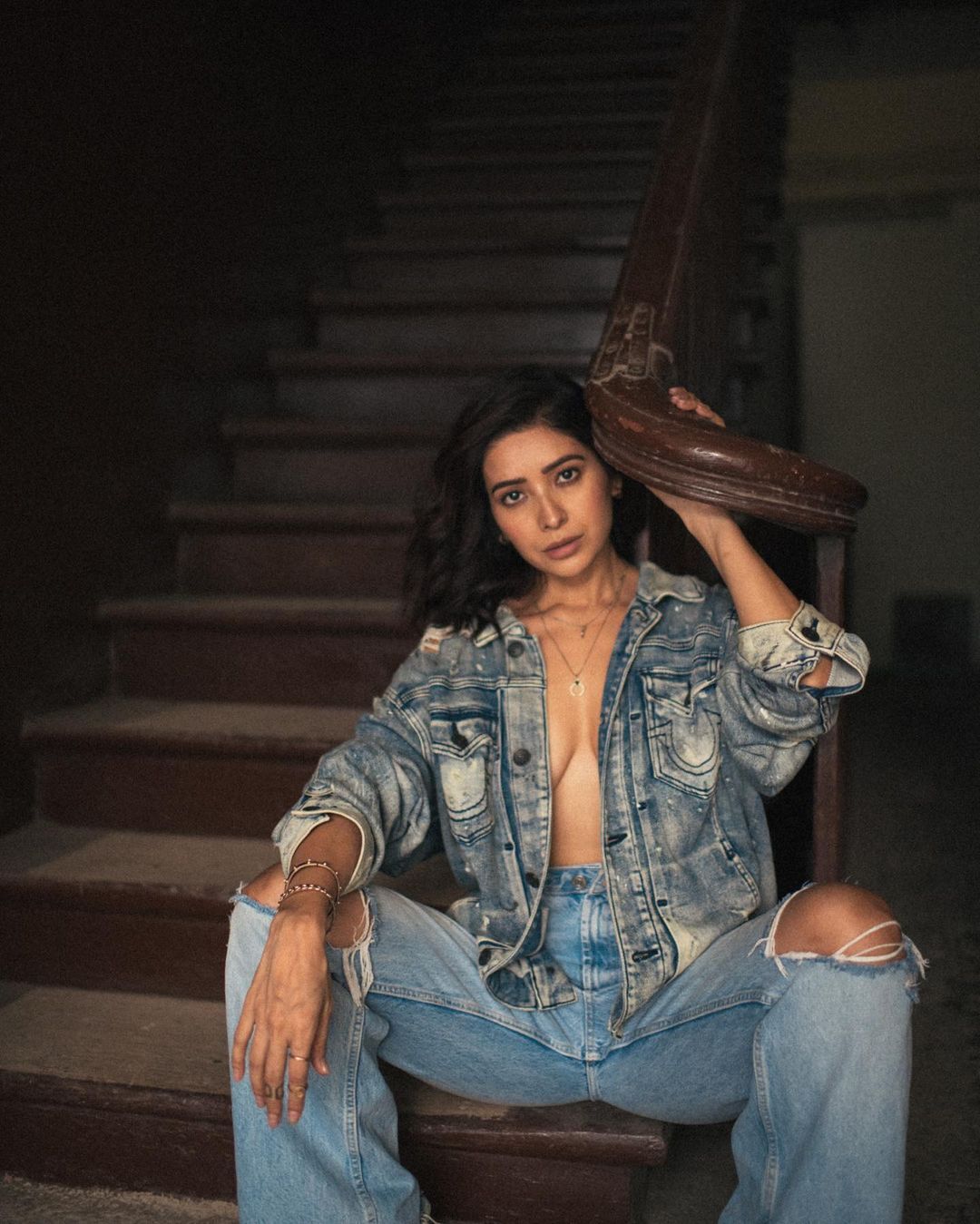 Photos: ब्रा पहनकर आशा नेगी ने तोड़ी बोल्डनेस की हदें, फैंस बोले- 'संस्कार मिट्टी में मिला दिए'