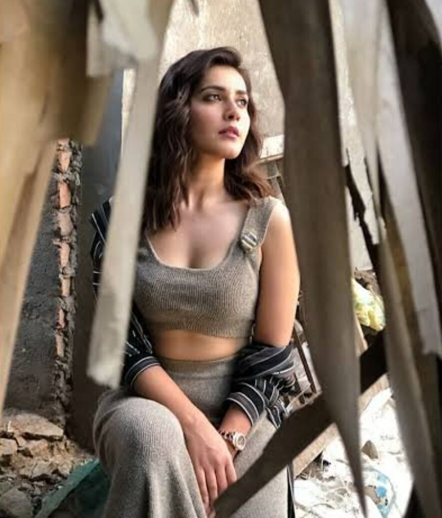 PHOTOS : வெள்ளை நிற உடையில் தேவதை போல்.. ராஷி கண்ணாவின் ஸ்டன்னிங் போட்டோஸ்.. 