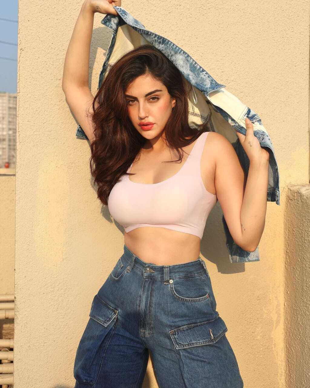 samreen kaur figure size