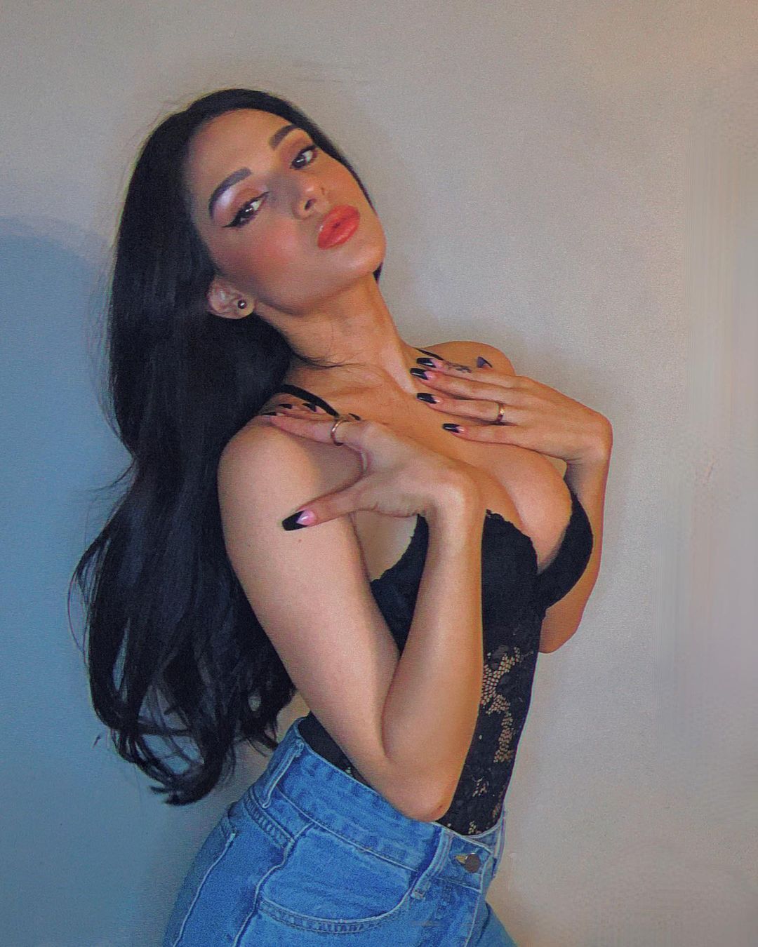 photos : டைட் கவுனில் வசீகரிக்கும் பார்வை.. மாடல் அழகி ஷனயா ஜோஷியின் லேட்டஸ்ட் பிக்ஸ் இதோ!