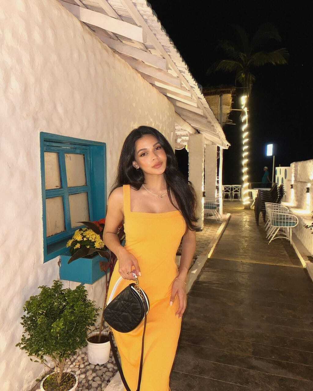 photos : டைட் கவுனில் வசீகரிக்கும் பார்வை.. மாடல் அழகி ஷனயா ஜோஷியின் லேட்டஸ்ட் பிக்ஸ் இதோ!