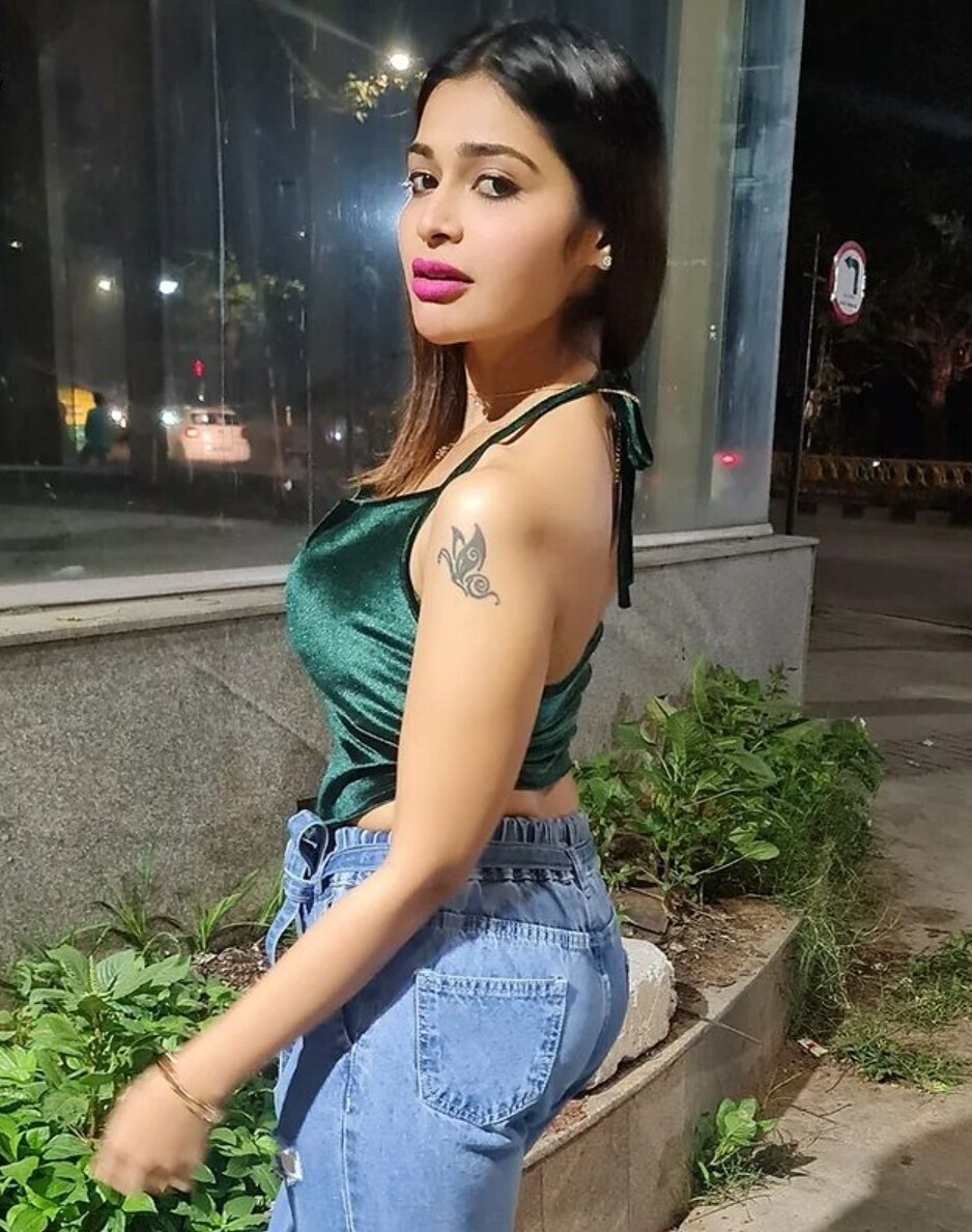 PHOTOS : டாப் ஆங்கிளில்.. இளசுகளை தவிக்கவிடும் அழகில் தர்ஷா குப்தாவின் புகைப்படங்கள்!  