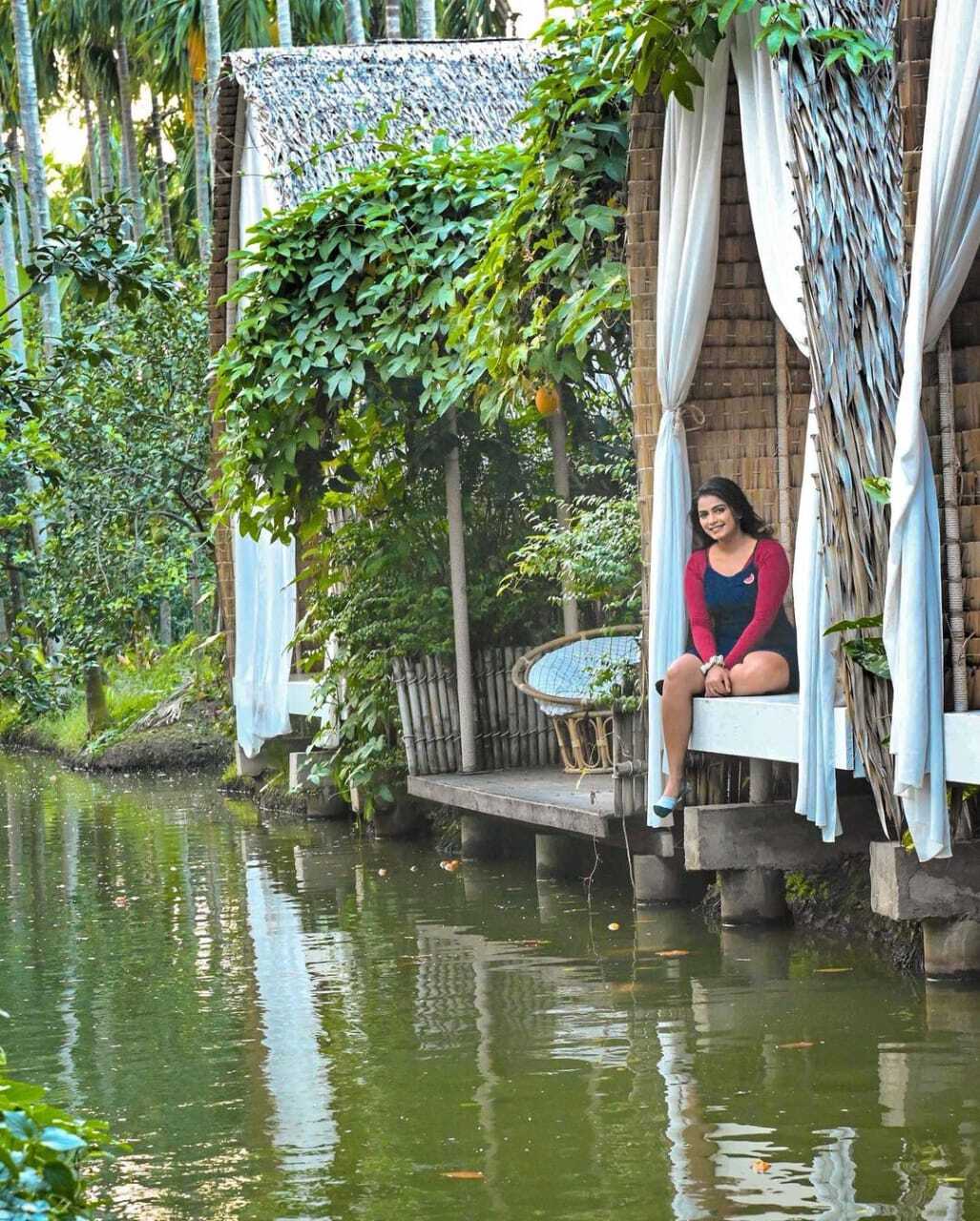 photos : பூக்களே சற்று ஓய்வெடுங்கள் அவள் வந்துவிட்டாள்! நடிகை அஸ்வினி அனந்திதாவின் ரீசண்ட் க்ளிக்ஸ்!