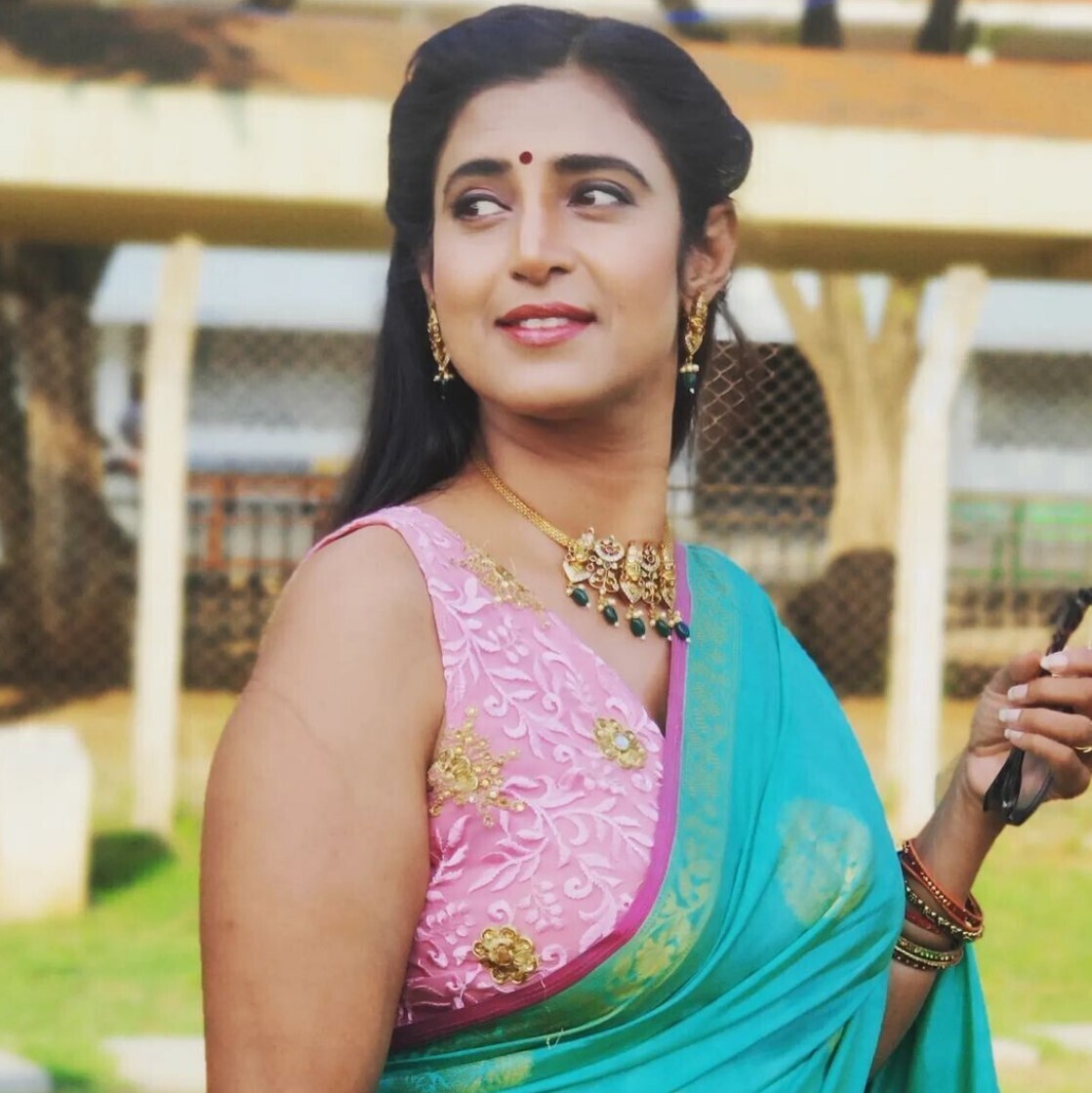 PHOTOS : குறையாத அழகு.. கஸ்தூரியின் லேட்டஸ்ட் புகைப்படம்! 