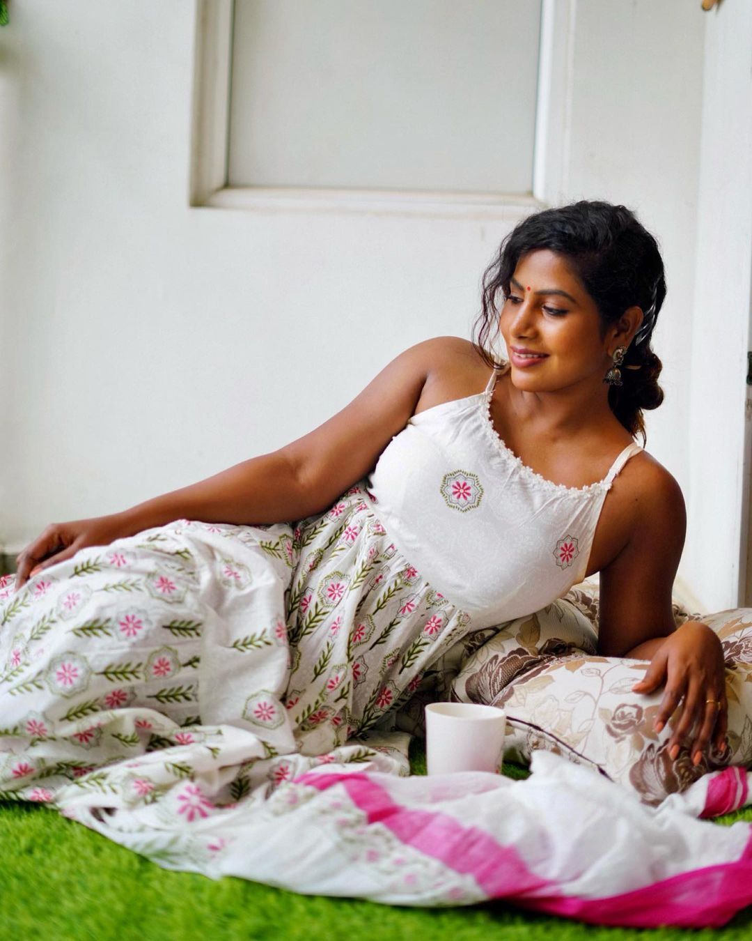 photos : மஞ்சள் வெயில் மாலையிலே! நடிகை சுவிதா ராஜேந்திரனின் நச் போட்டோஸ் இதோ!