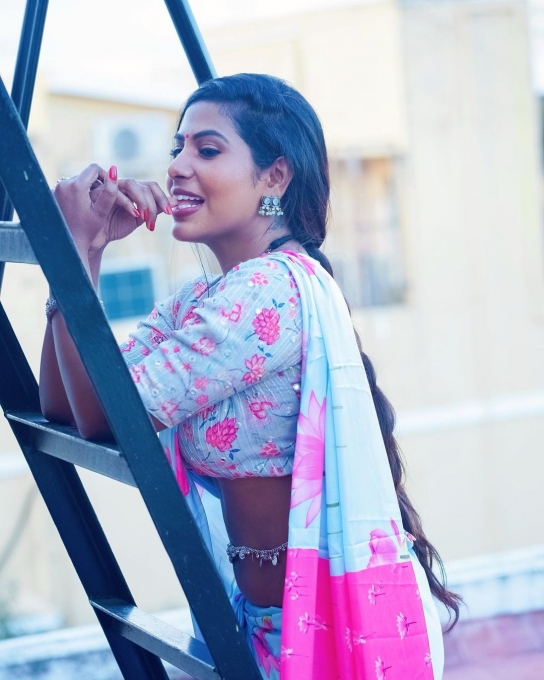 photos : மஞ்சள் வெயில் மாலையிலே! நடிகை சுவிதா ராஜேந்திரனின் நச் போட்டோஸ் இதோ!