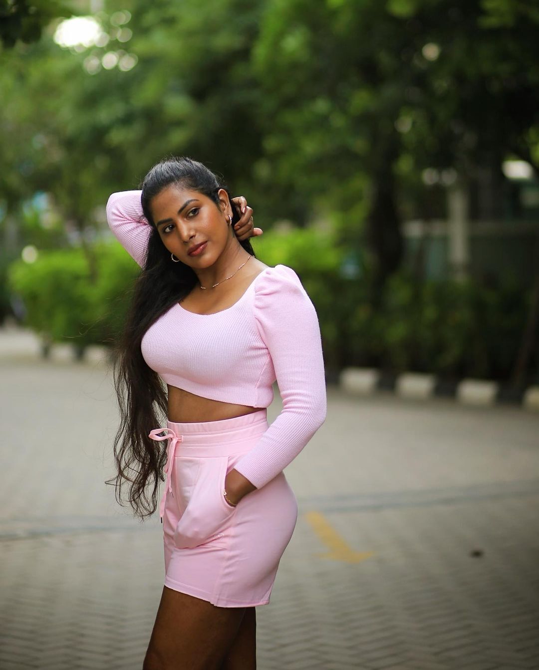 photos : மஞ்சள் வெயில் மாலையிலே! நடிகை சுவிதா ராஜேந்திரனின் நச் போட்டோஸ் இதோ!