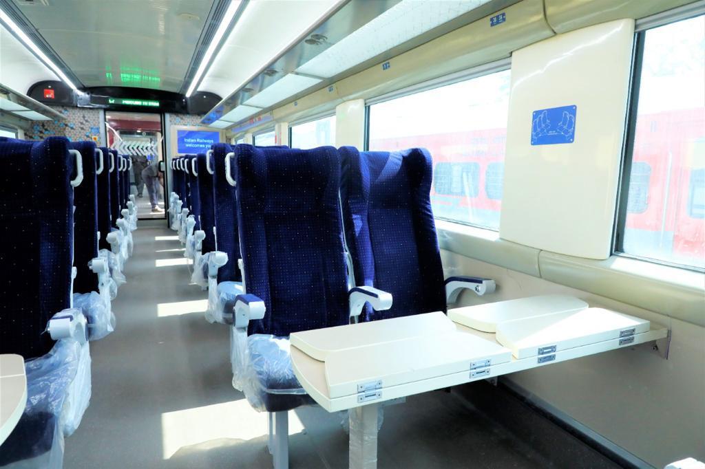 ವಿಶಾಖಪಟ್ಟಣಂ ಸಿಕಂದರಾಬಾದ್‌ ವಂದೇ ಭಾರತ್‌ ಎಕ್ಸ್‌ಪ್ರೆಸ್‌ಗೆ ಪ್ರಧಾನಿ ನರೇಂದ್ರ ಮೋದಿ ಅವರಿಂದ ಚಾಲನೆ 