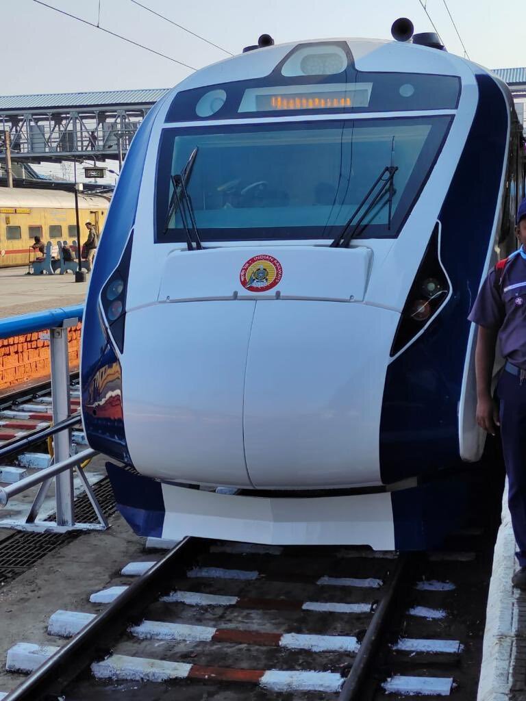 ವಿಶಾಖಪಟ್ಟಣಂ ಸಿಕಂದರಾಬಾದ್‌ ವಂದೇ ಭಾರತ್‌ ಎಕ್ಸ್‌ಪ್ರೆಸ್‌ಗೆ ಪ್ರಧಾನಿ ನರೇಂದ್ರ ಮೋದಿ ಅವರಿಂದ ಚಾಲನೆ 