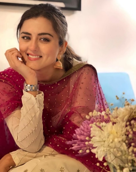  Ridhi Dogra: IMDb की  पापुलर सेलिब्रिटी की लिस्ट में' रिद्धि डोगरा' भी, रिश्ते में लगती हैं जेटली की भतीजी