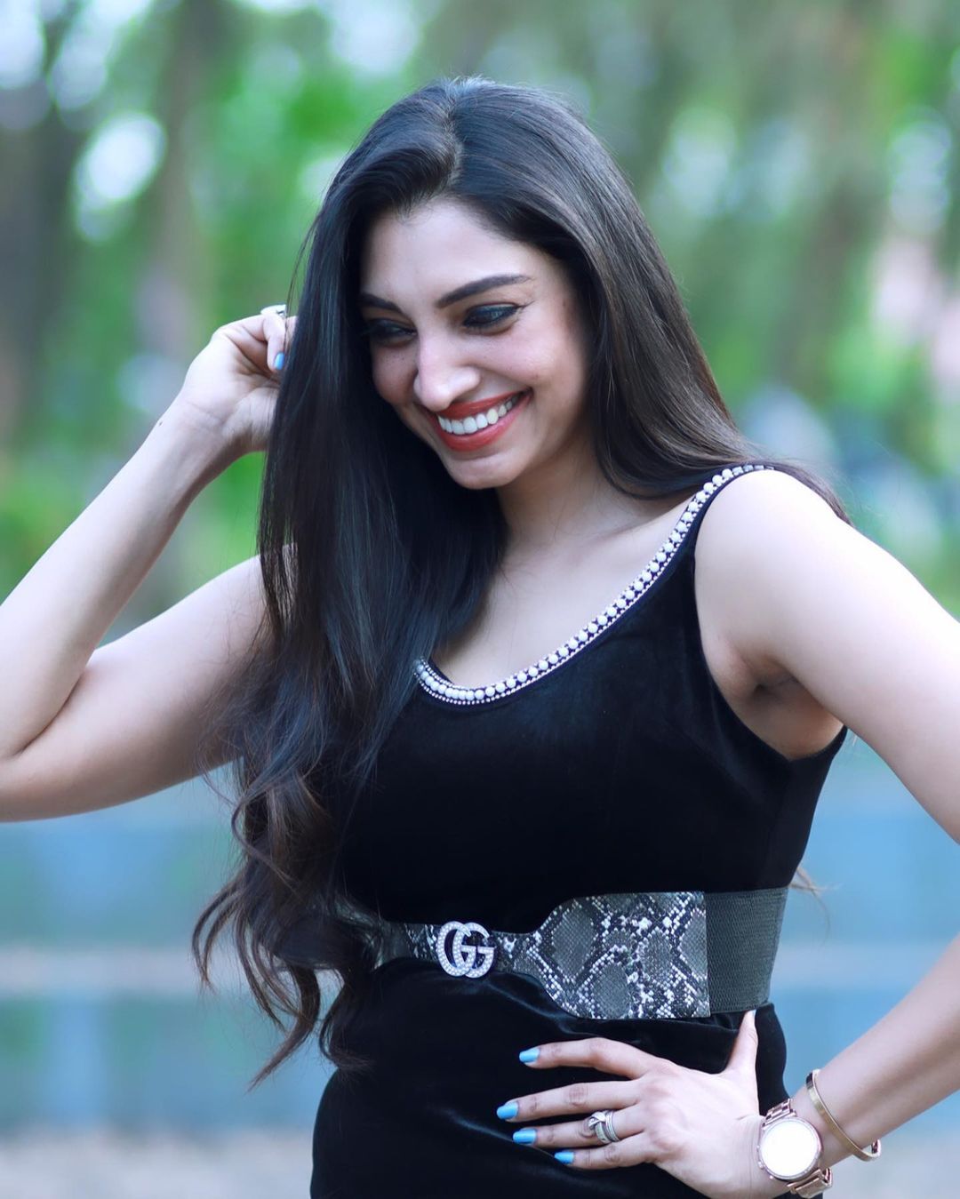 Rithu Manthra: അവളുടെ കണ്ണുകളിൽ ഗാലക്സിയും മനസ്സിൽ പ്രപഞ്ചവും, പുത്തന്‍ ലുക്കില്‍ തിളങ്ങി റിതു മന്ത്ര