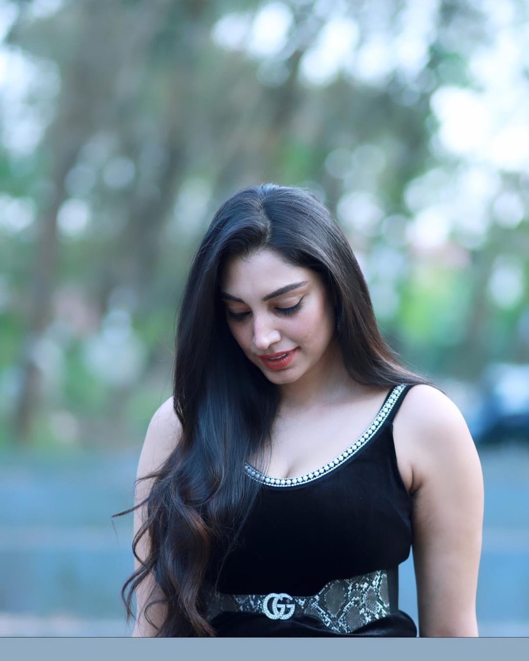 Rithu Manthra: അവളുടെ കണ്ണുകളിൽ ഗാലക്സിയും മനസ്സിൽ പ്രപഞ്ചവും, പുത്തന്‍ ലുക്കില്‍ തിളങ്ങി റിതു മന്ത്ര