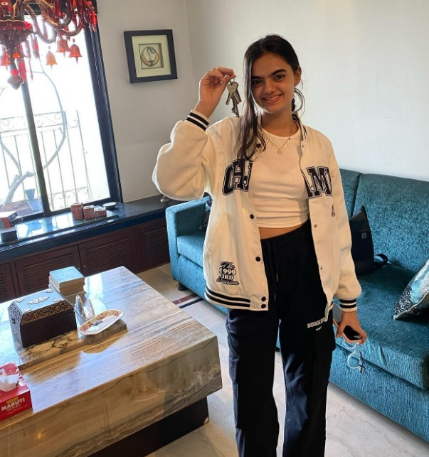 Ruhanika Dhawan Pics: बड़ी हो गई है  'ये है मोहब्बतें' की रूही ,15 साल की उम्र में खरीदा घर