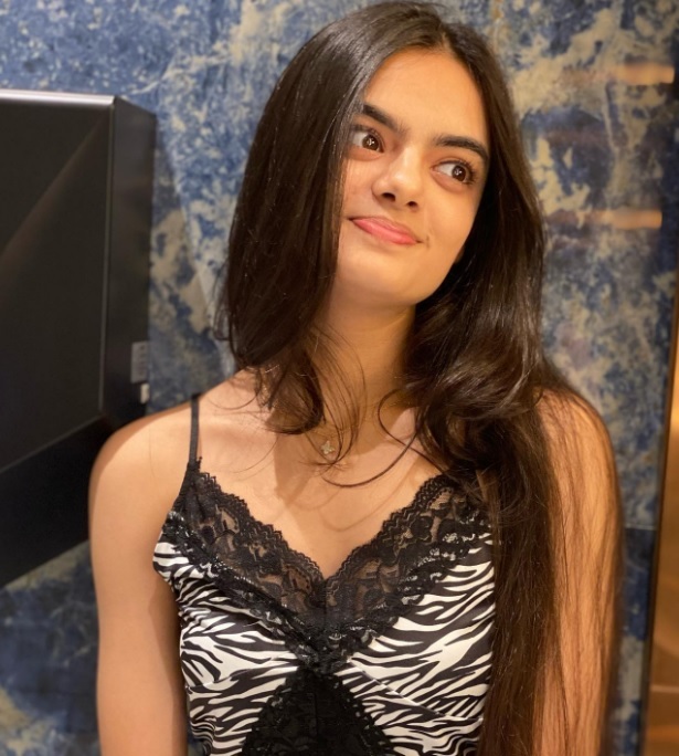 Ruhanika Dhawan Pics: बड़ी हो गई है  'ये है मोहब्बतें' की रूही ,15 साल की उम्र में खरीदा घर