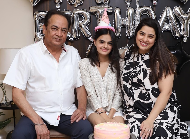 Ruhanika Dhawan Pics: बड़ी हो गई है  'ये है मोहब्बतें' की रूही ,15 साल की उम्र में खरीदा घर