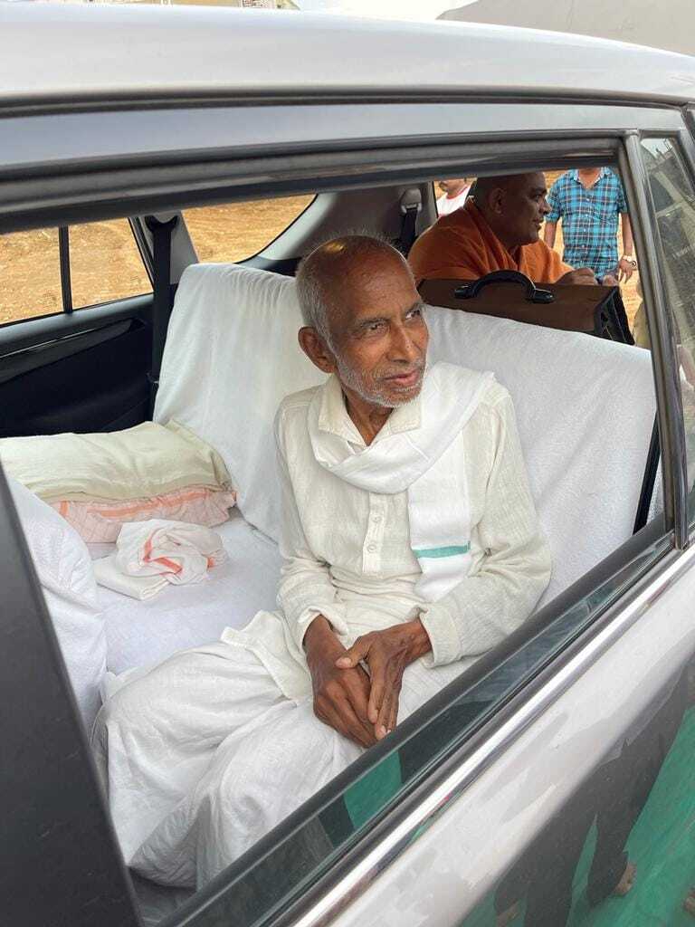 Sri Siddheshwar Swamiji: Know All About Walking 'God' of North Karnataka